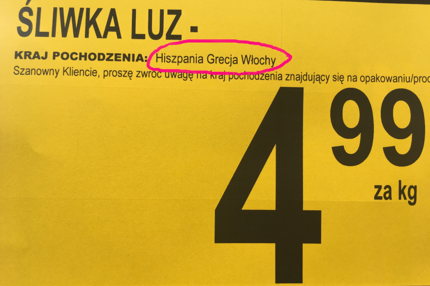 śliwki z importu w markecie