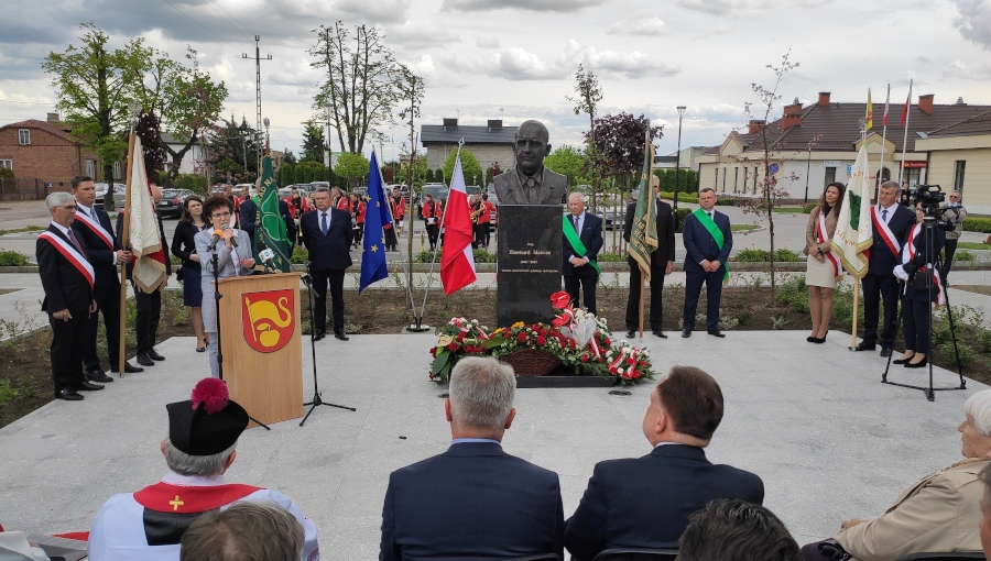 Uroczyste odsłonięcie pomnika prof. Eberharda Makosza w Belsku Dużym