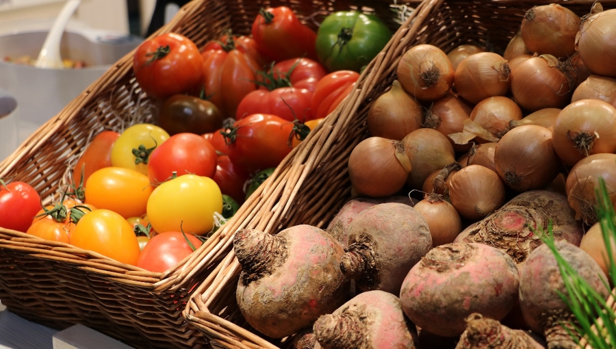 Przybywa marketów, ubywa targowisk